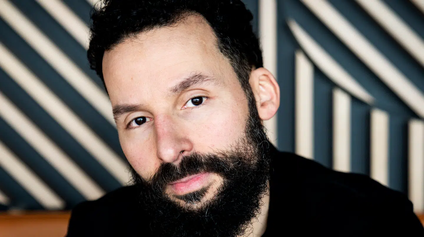 »Det er Danmark i dag! Det hedder diversitet, og det er en smuk ting; uanset tro og farve har vi jo dét tilfælles, at vi alle vil det bedste for Danmark. Det skal vi værne om InshaAllah (om Gud vil, red.),« udtaler Isam B til B.T.