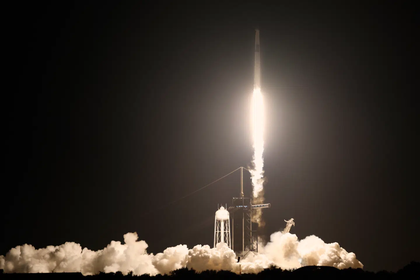 SpaceXs raket Falcon 9 bliver her sendt afsted fra Capa Canaveral i Florida.