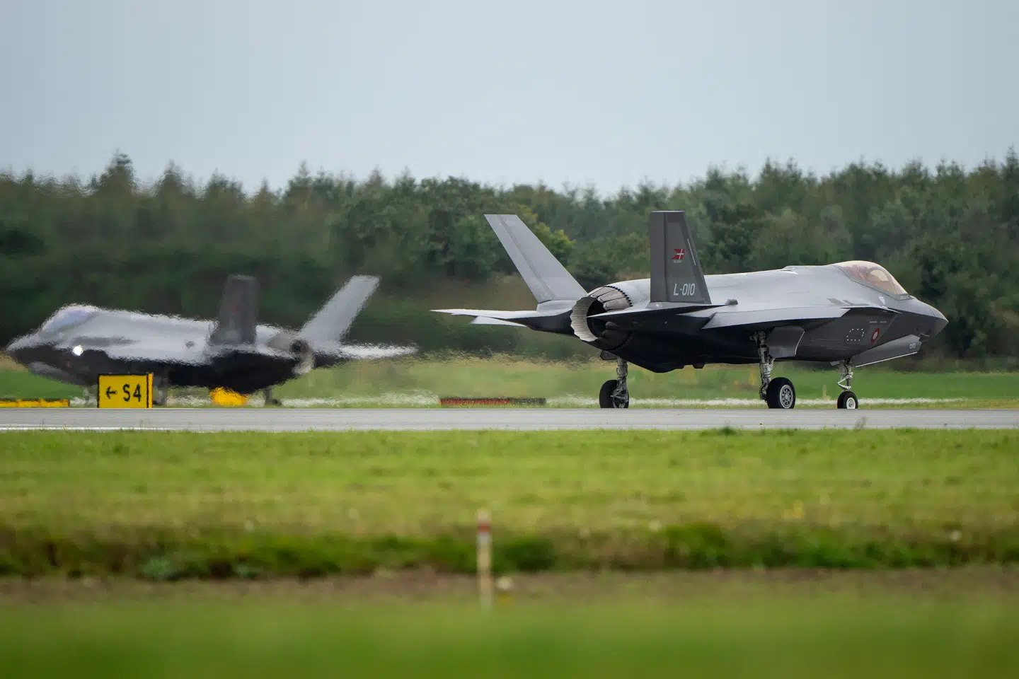 De første fire F-35-kampfly blev overdraget til Danmark på Flyvestation Skrydstrup i oktober 2023.
