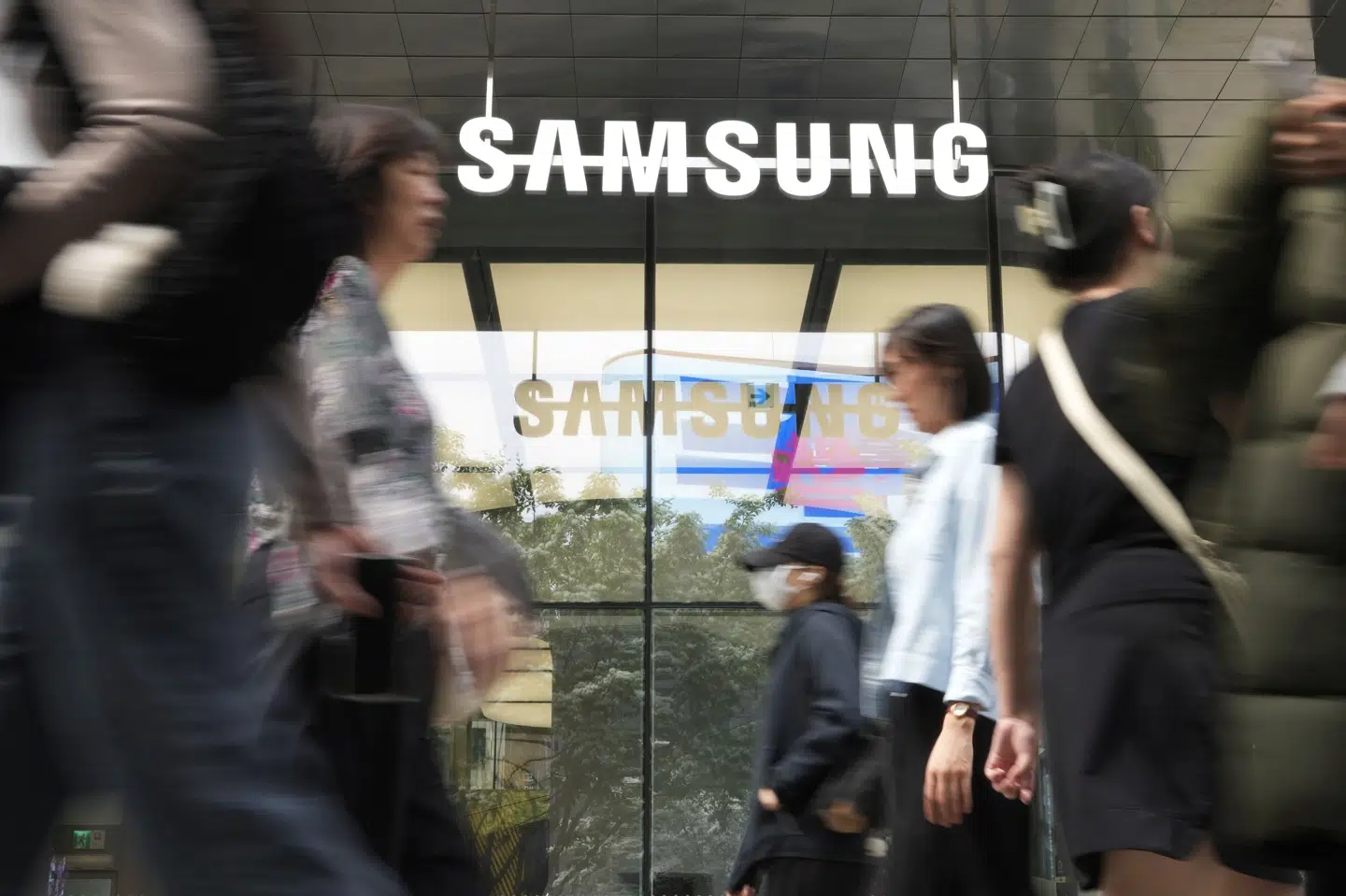 Verdens næststørste smartphoneproducent, koreanske Samsung, lancerer onsdag en endnu tyndere og knap 20.000 kroner dyr smartphone, der kan foldes sammen. (Arkivfoto).