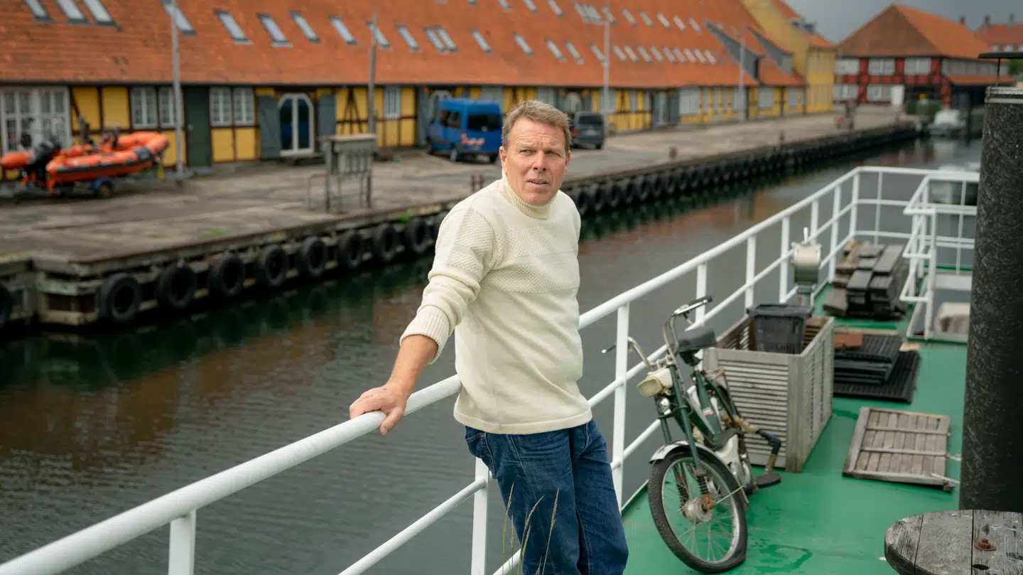 Mikkel Beha Erichsen, der er kendt som tv-kaptajn og tv-vært, har brug for en pause.