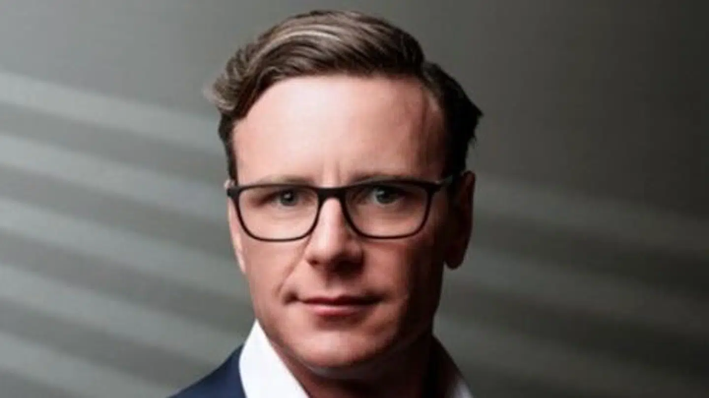 Saines arbejdede som administrerende direktør for advokatfirmaet GLG Legal.