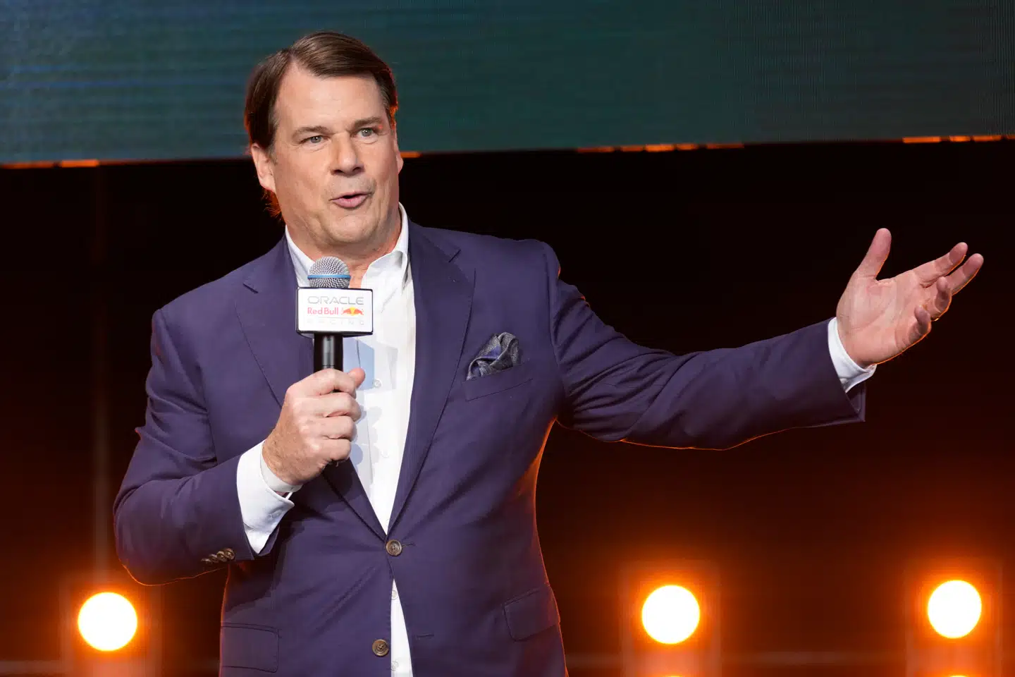 Ford-topchef Jim Farley forudser, at kunstig intelligens vil medføre massive forandringer på arbejdsmarkedet.