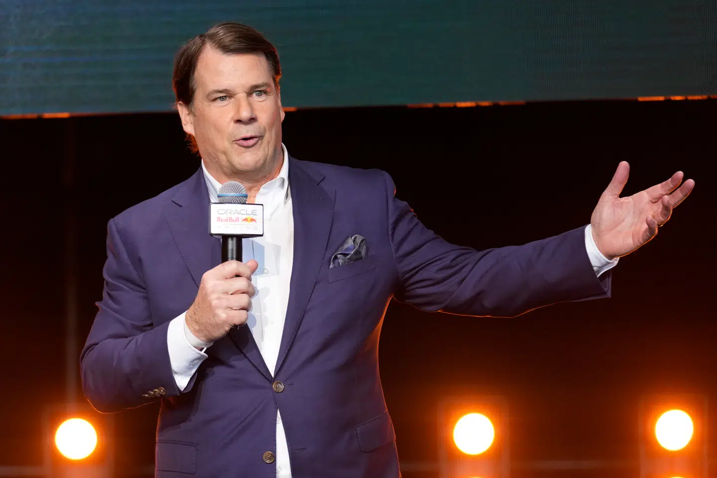 Ford-topchef Jim Farley forudser, at kunstig intelligens vil medføre massive forandringer på arbejdsmarkedet.