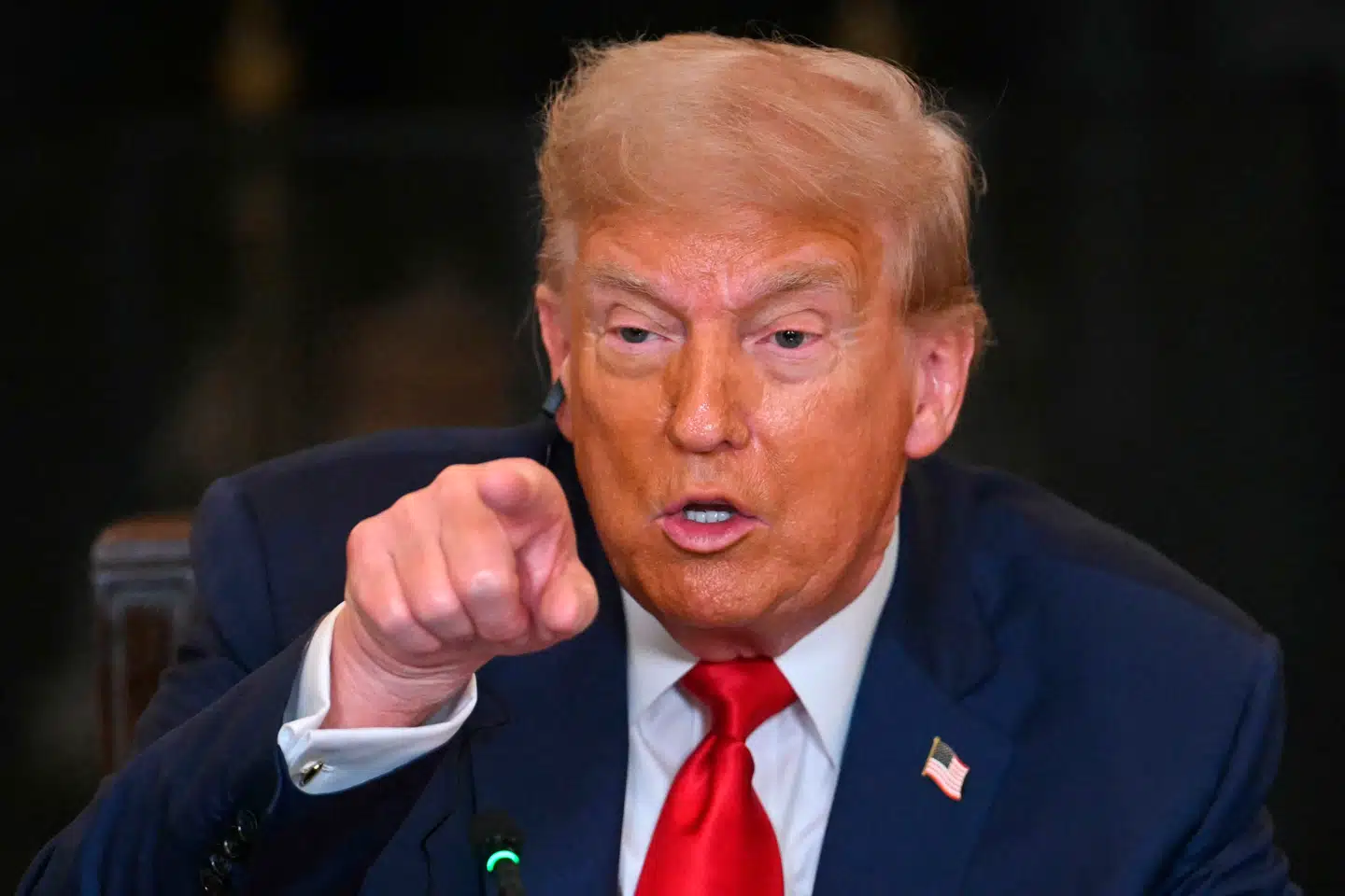 »Fra 1. august vil vi indføre en told på 30 procent på EU-produkter, der eksporteres til USA, adskilt fra alle sektortariffer,« står der i et åbent brev fra Trump til formanden for EU-Kommissionen Ursula von der Leyen.