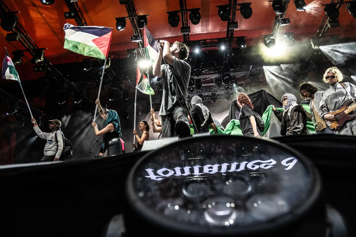 Her spiller Fontaines D.C. på Orange og har inviteret gæster på scenen – der chantes og råbes Free Palestine og Grønland på Roskilde Festival onsdag 2. juli 2025.