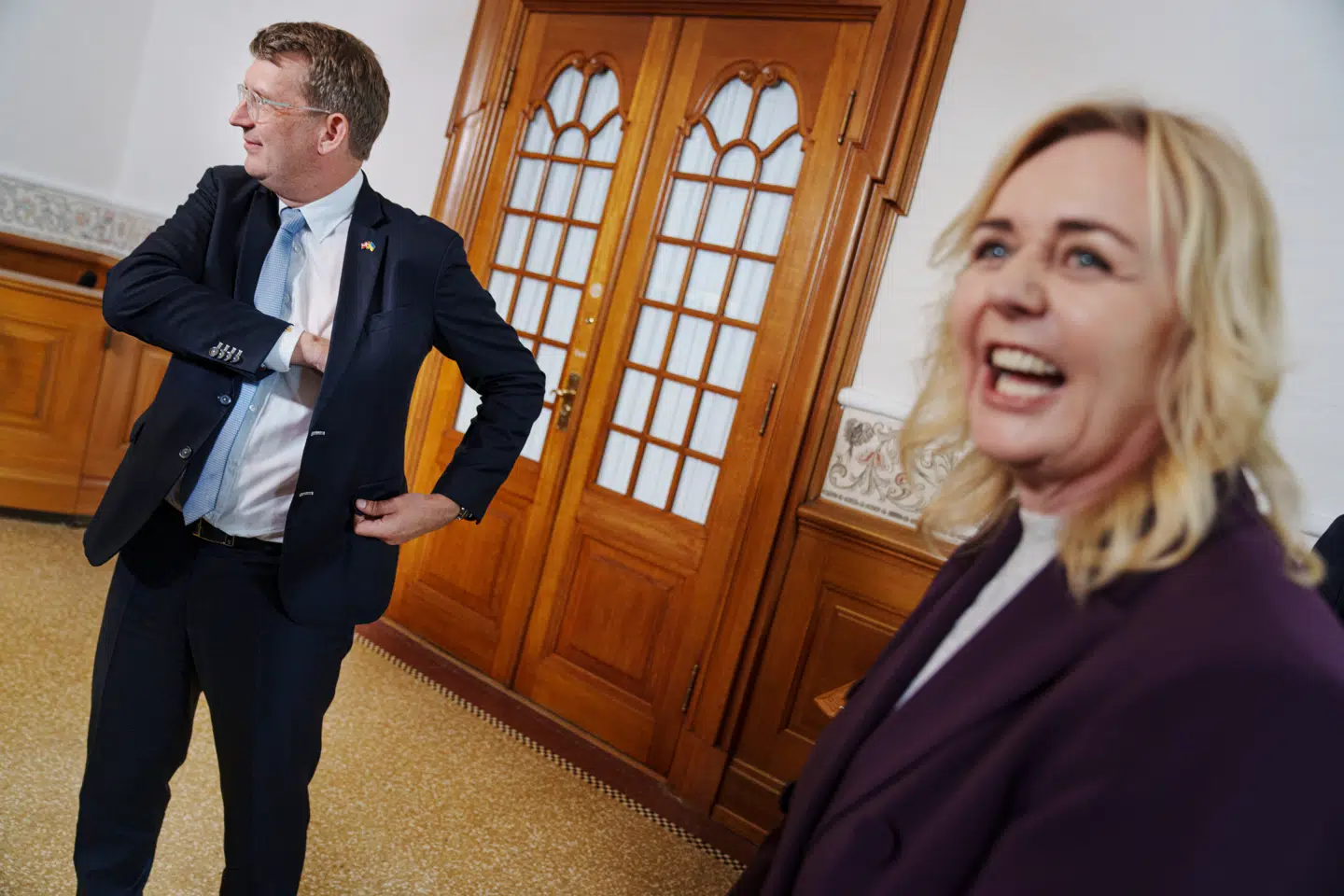 »Hvor alliancen med liberalismen var meningsfuld til og med 70erne, så er der sket en markedsfundamentalistisk drejning i de vestlige samfund fra 80erne og frem,« skriver Michael H. Jørgensen. Her ses Venstres Troels Lund Poulsen og den konservative formand Mona Juul 1. oktober 2024.