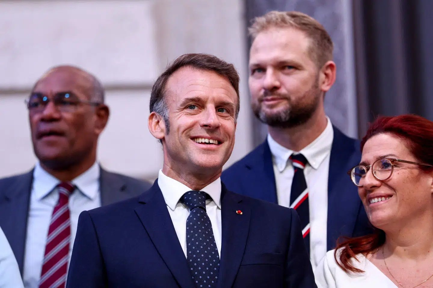 Macron ses her under møde denne weekend med nykaledonske politikere og embedsmænd.