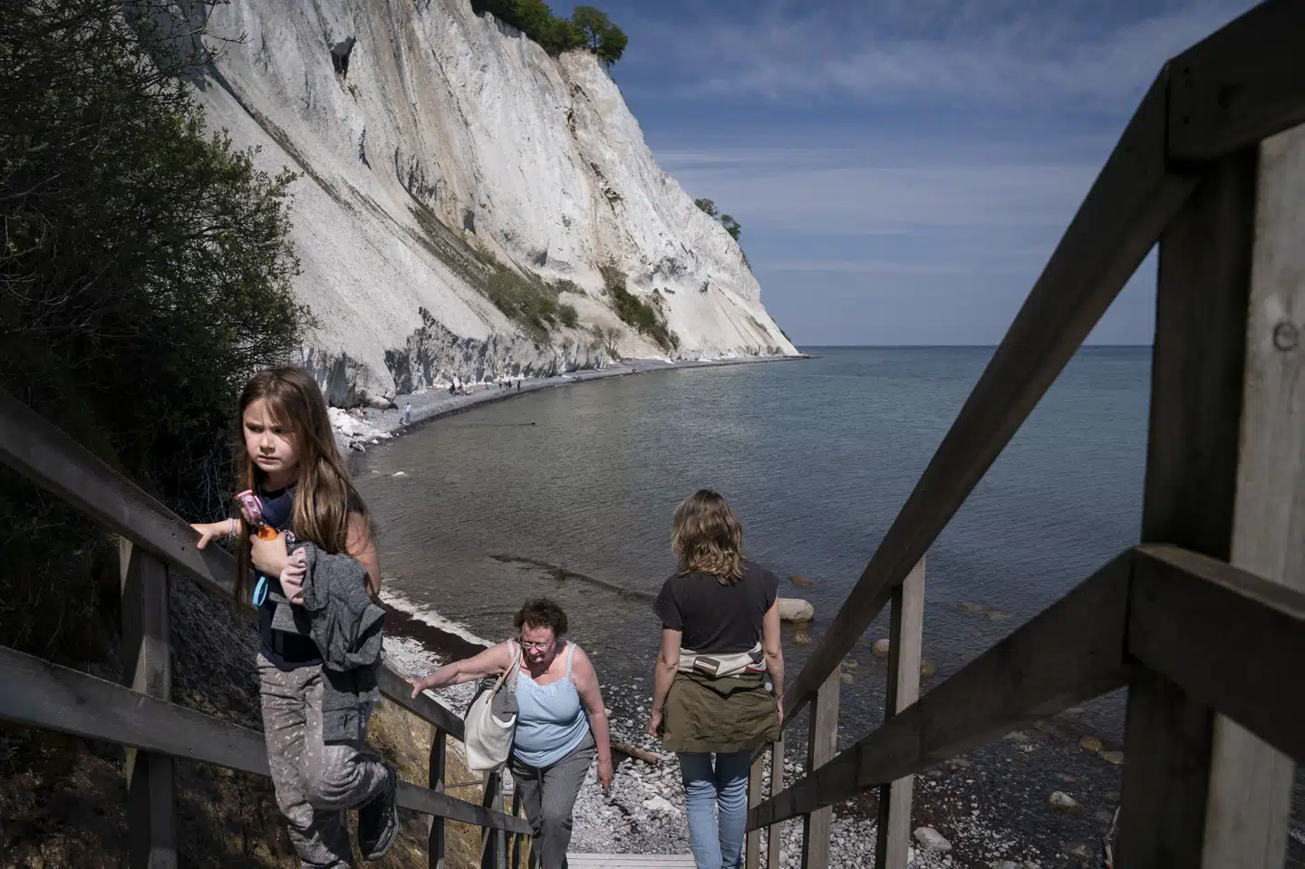 Der kan fremover blive endnu mere travlt på trapperne ved Møns Klint, efter at klinten søndag er blevet optaget på Unescos Verdensarvsliste. (Arkivfoto).