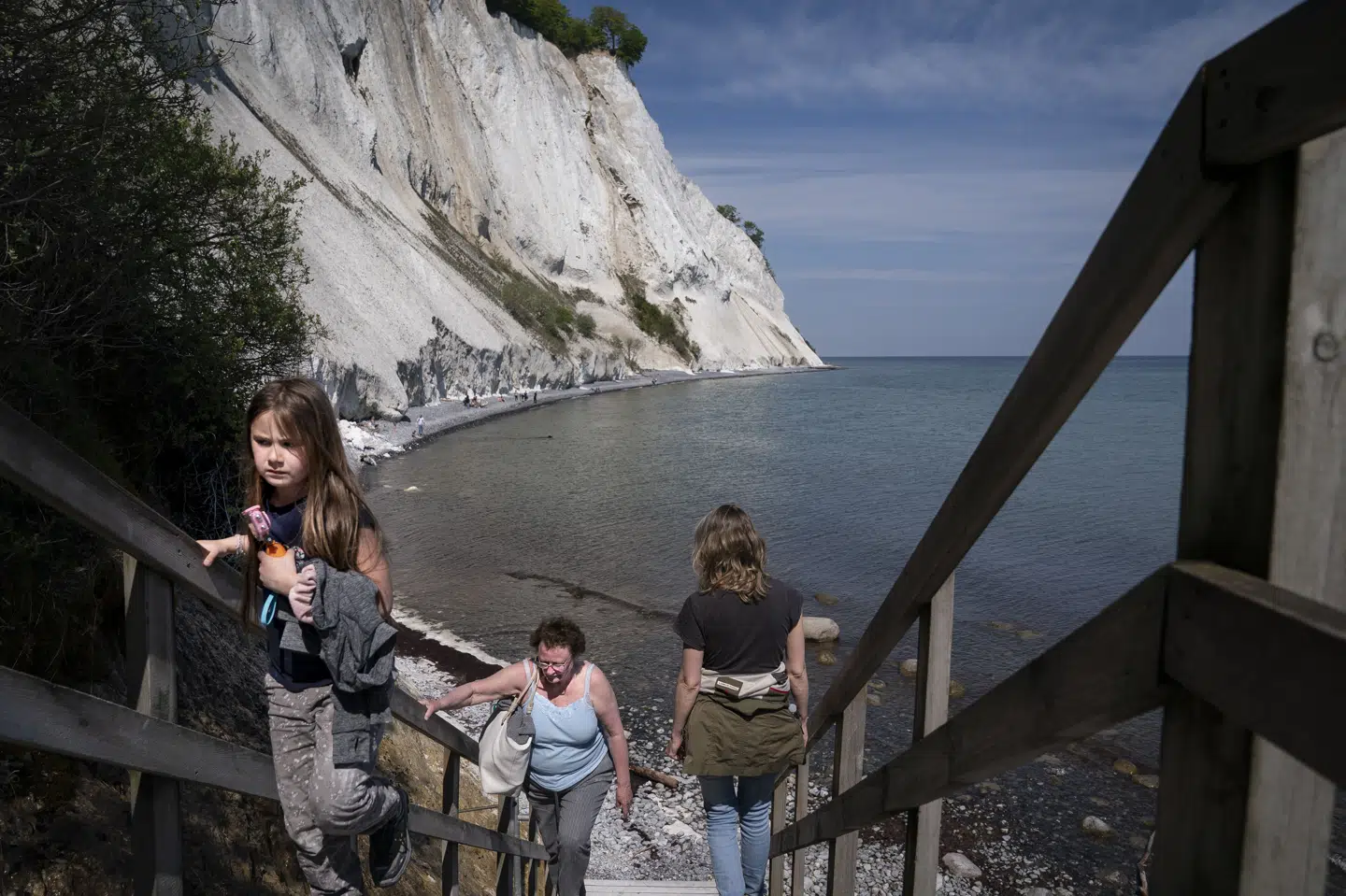 Der kan fremover blive endnu mere travlt på trapperne ved Møns Klint, efter at klinten søndag er blevet optaget på Unescos Verdensarvsliste. (Arkivfoto).