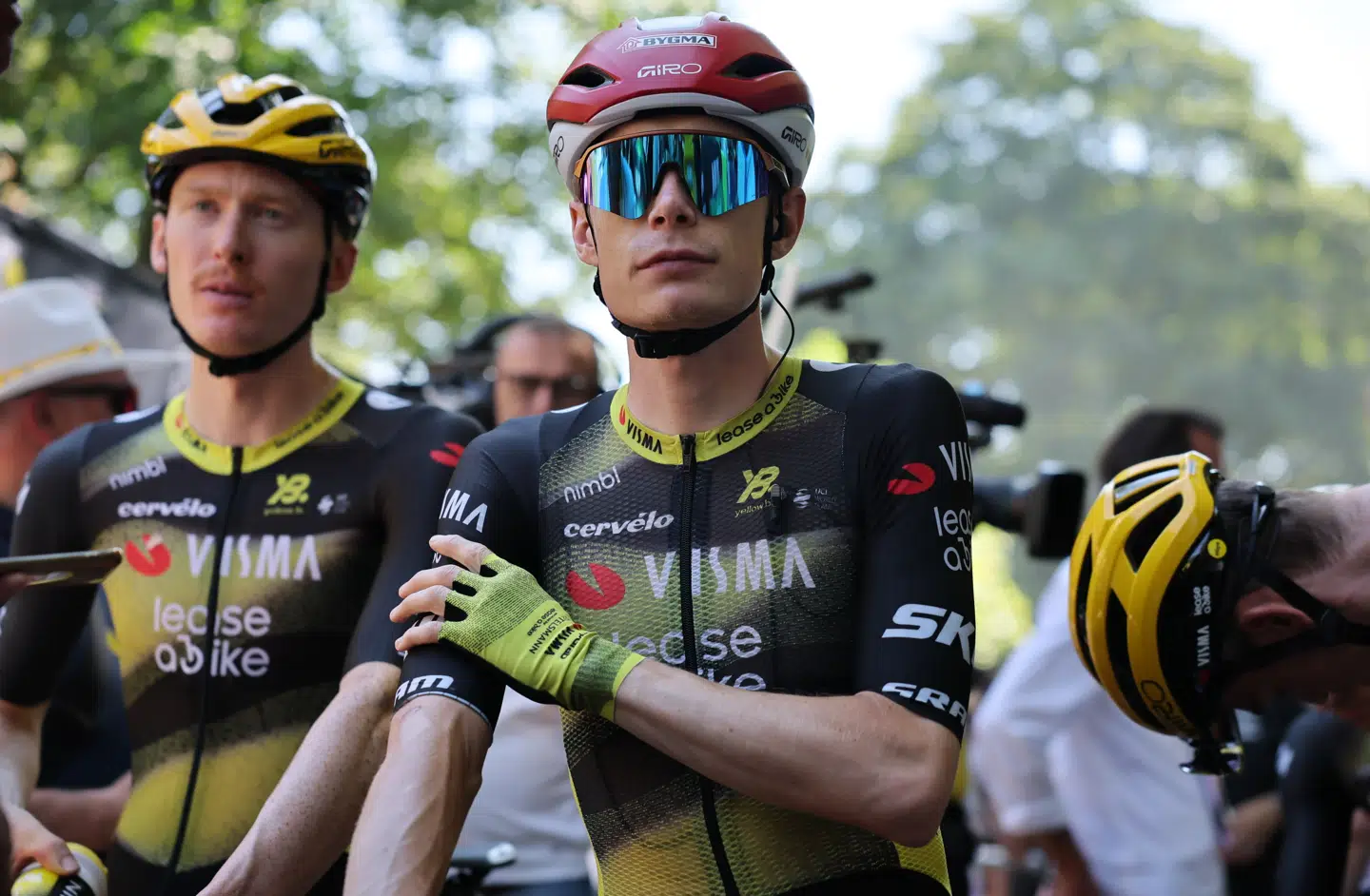 epa12235218 Danish rider Jonas Vingegaard of Team Visma-Lease a Bike waits the start of the 9th stage of the Tour de France cycling race over 174.1km from Chinon to Chateauroux, France, 13 July 2025. EPA/CHRISTOPHE PETIT TESSON