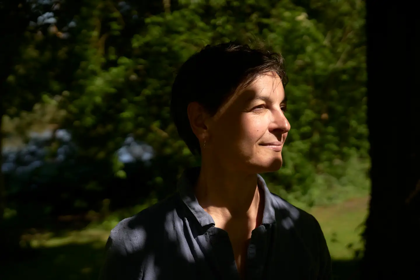 Djøfs formand, Sara Vergo, kalder det en »uskik« at arbejde, mens man har ferie, og mener, at arbejdsgiverne bærer ansvaret for, at så mange føler sig forpligtede til, at arbejde, når de har fri.