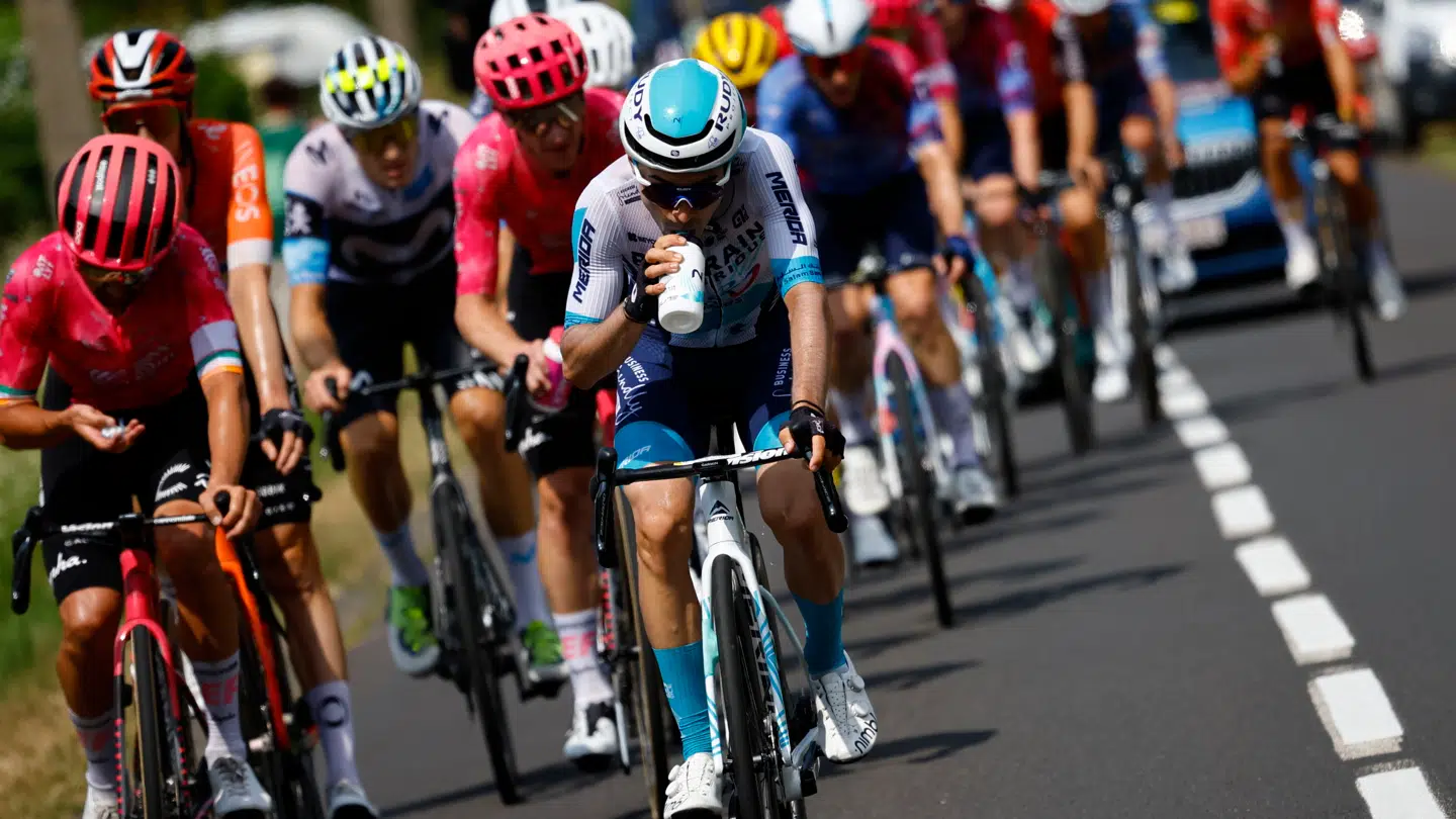 Lenny Martinez (med drikkedunken) blev den store franske helt på Bastilledagen.