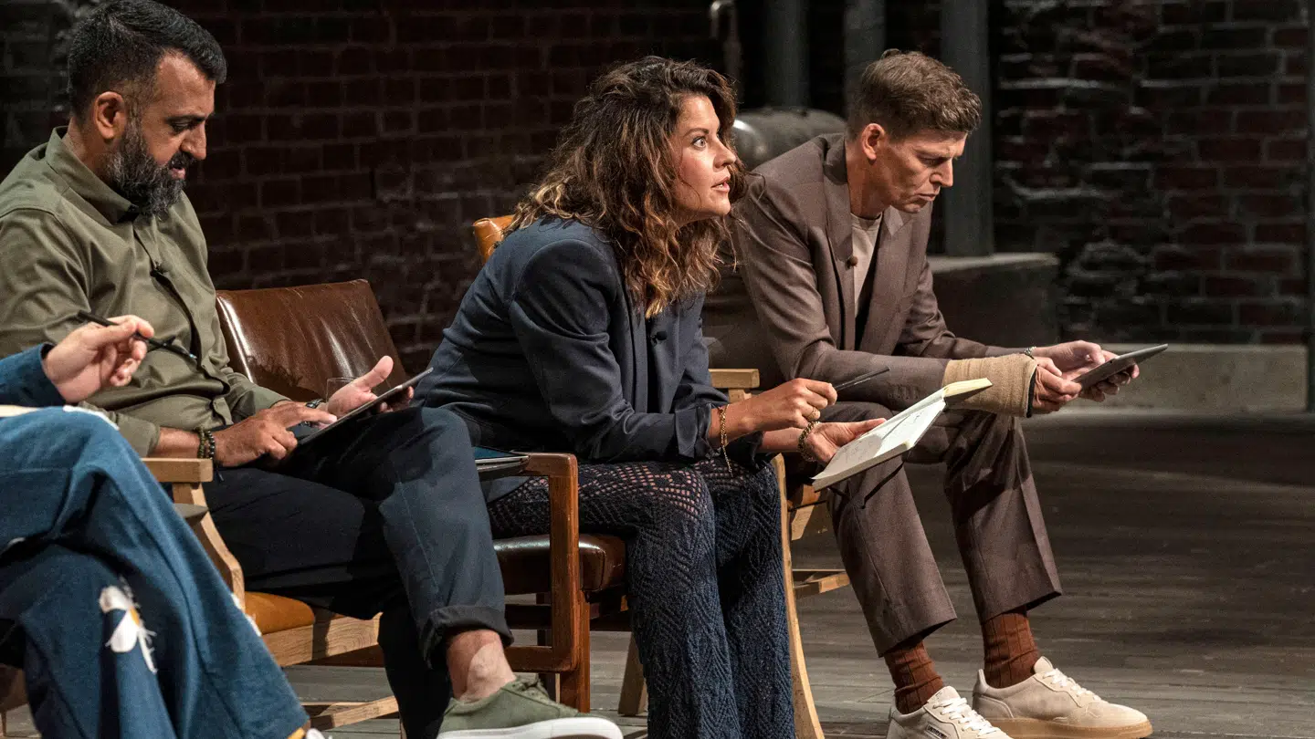 Cana Buttenschøn kunne vælge og vrage mellem løverne, der alle bød sig til, men hun endte med at sige nej til Anna Stampe og de andre og i stedet gå med løverne Tahir Siddique og Nikolaj Nyholm, der hver fik fem procent af Cana Care for samlet 1,5 millioner kroner. Foto: DR / United / Per Arnesen