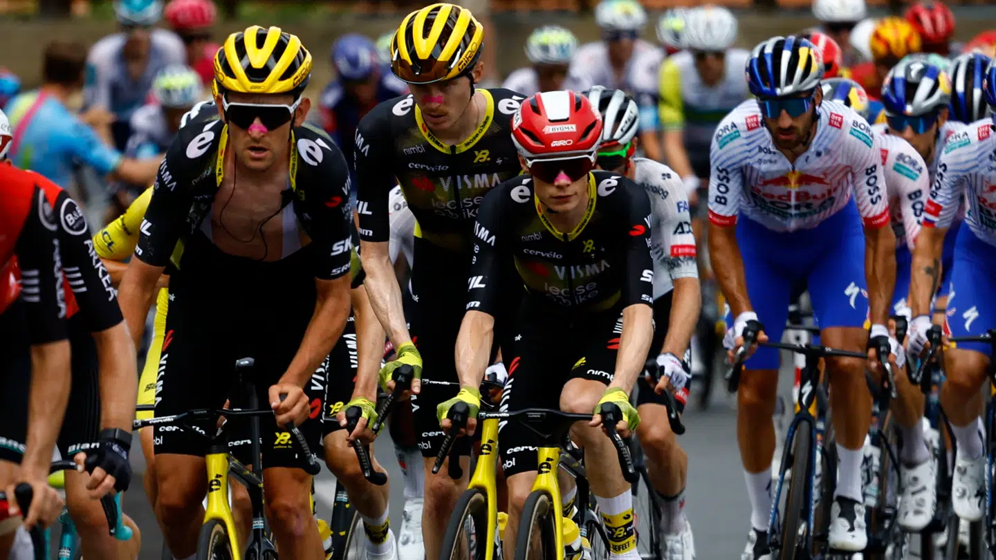 Visma og Jonas Vingegaard forsøgte flere gange at sætte pres på Tadej Pogacar – men det lykkedes ikke for alvor.