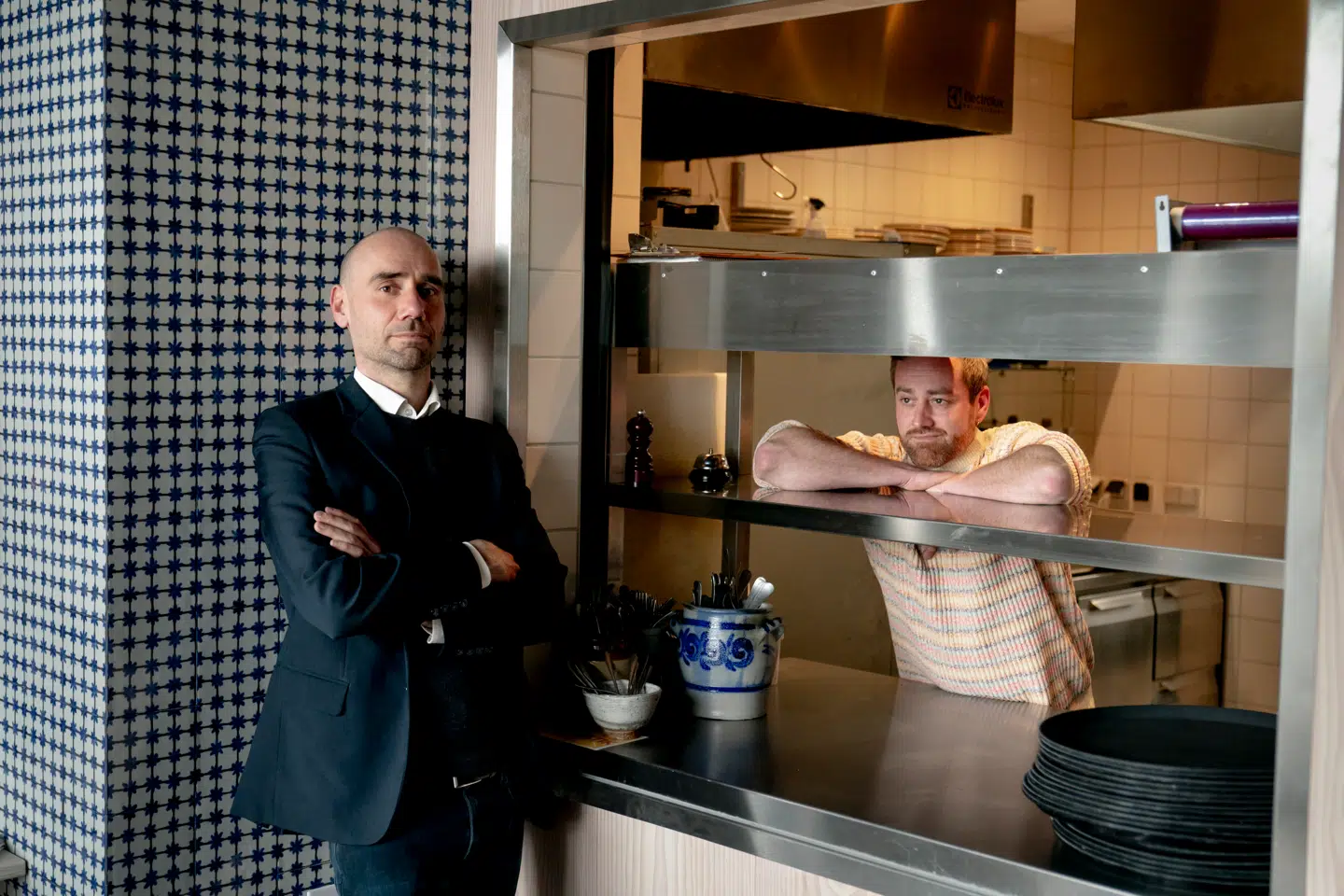 Direktør Christian Madsen og kendiskok Gorm Wisweh gik konkurs med Gorm's-kæden, efterlod sig en gæld på 10 millioner kroner og startede kæden op igen under virksomheden Gastro Projects Holding ApS med de samme tidligere partnere og en ny investor. Nu har Gorm Wisweh selv mere end 10 millioner på kistebunden. og det går den rigtige vej igen for det genopståede pizzaimperium.