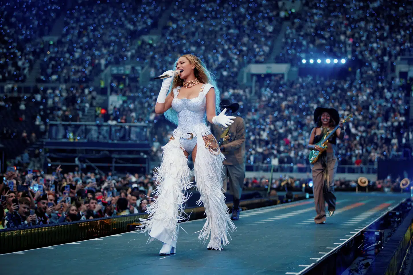 Billede fra juni, hvor Beyoncé spillede koncert i Tottenham Hotspur Stadium i London som del af sin Cowboy Carter-turné. Hun spiller mandag i Atlanta i Georgia - hvor flere genstande med forbindelse til sangeren er blevet stjålet fra en bil. (Arkivfoto).