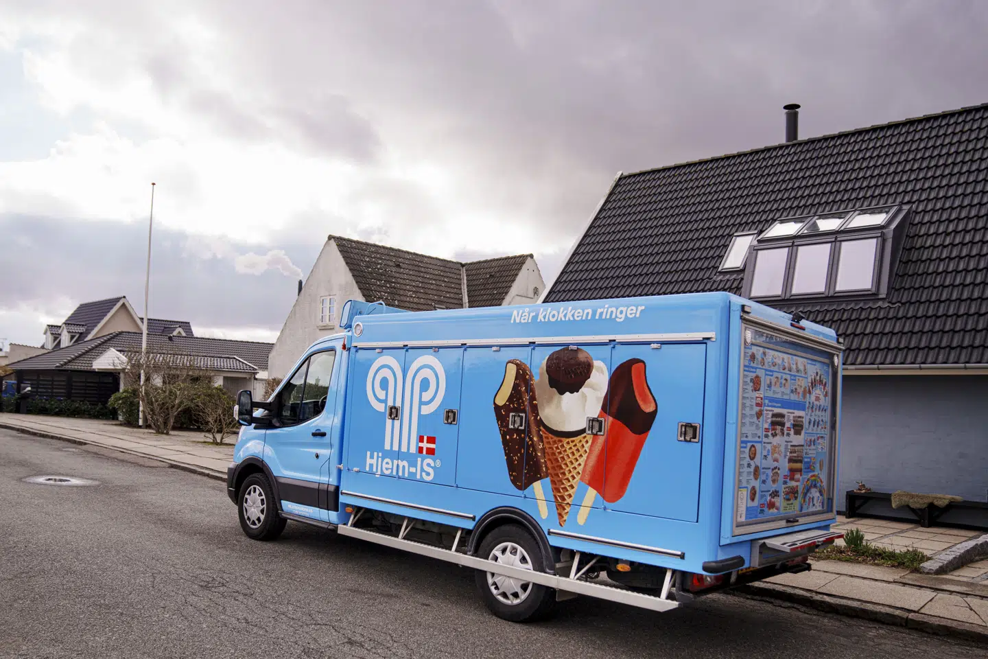 Det er sådan, at danskerne kender Hjem-Is-bilen, og det er også sådan, den ser ud igen efter beslutningen om at droppe navneskiftet til Fråst. (Arkivfoto).
