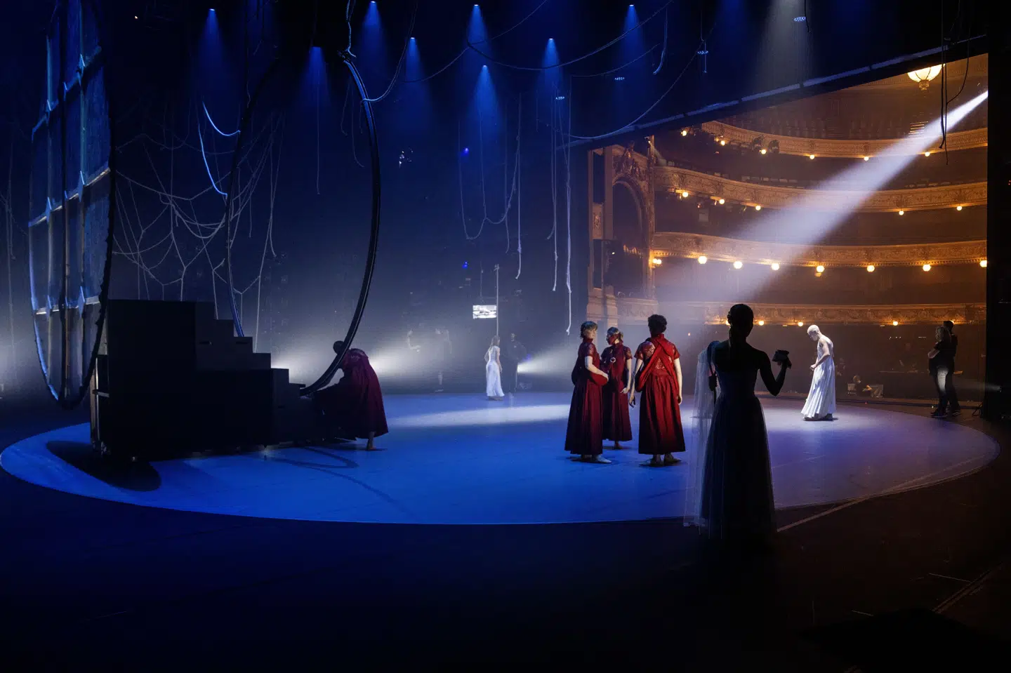 44 procent af befolkningen har inden for de seneste 12 måneder set scenekunst live. Det kan for eksempel være et besøg i Det Kongelige Teater, som her viser balletten "Blodbryllup" i 2024. (Arkivfoto).