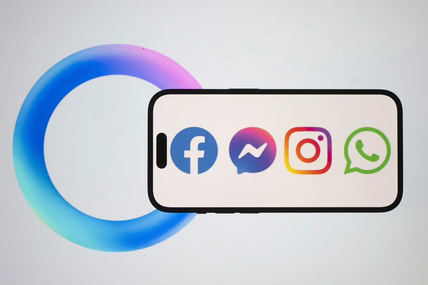 Meta ejer både Facebook, Instagram, WhatsApp og Messenger. Men fremover bør man være varsom med, hvad man deler på sidstnævnte.