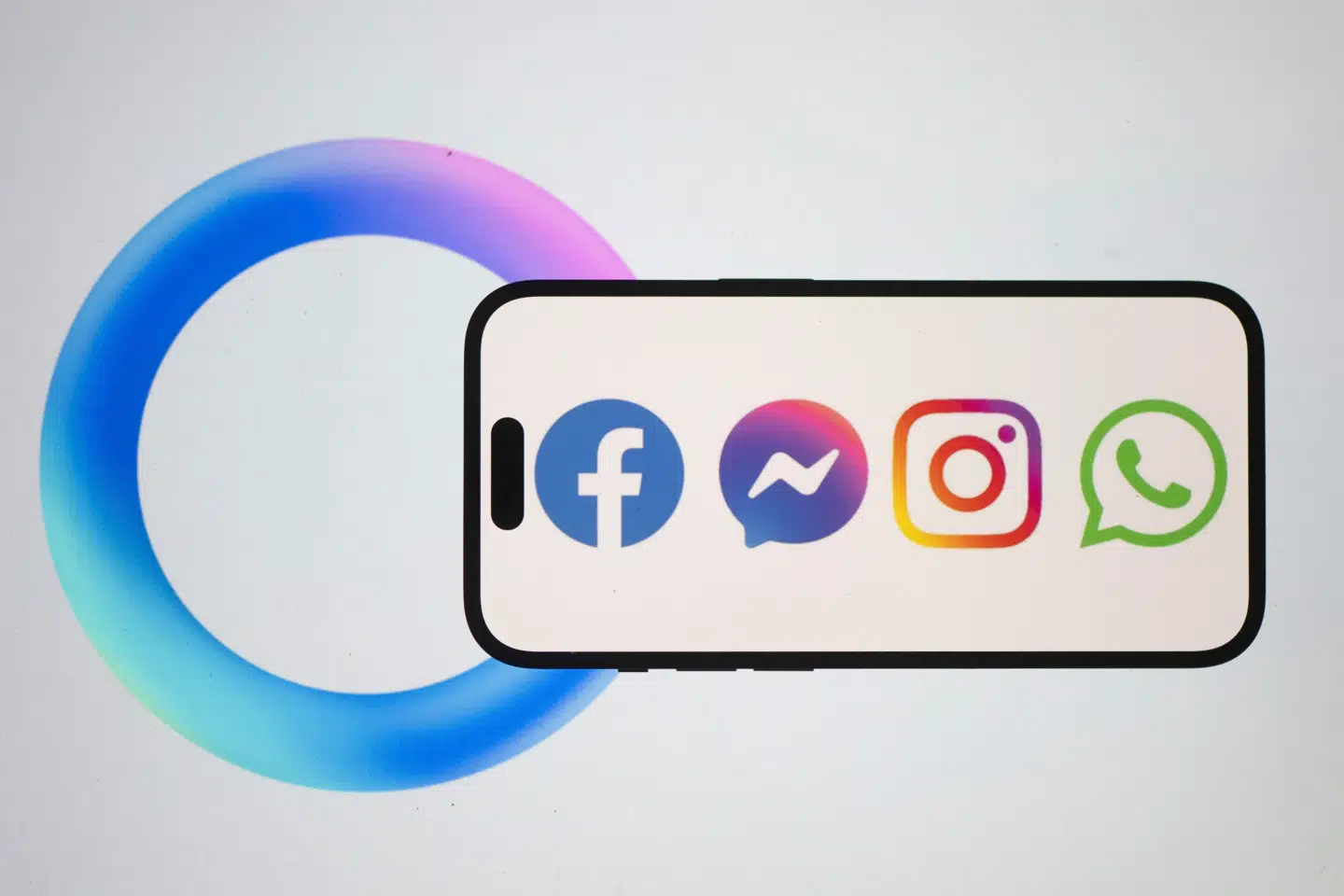 Meta ejer både Facebook, Instagram, WhatsApp og Messenger. Men fremover bør man være varsom med, hvad man deler på sidstnævnte.