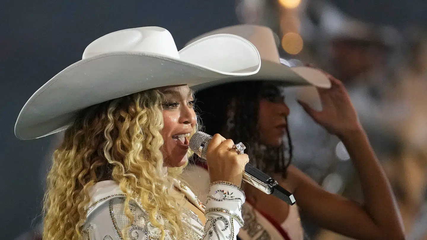 Beyoncé er kendt for at overraske omverdenen ved pludseligt at udgive albums.