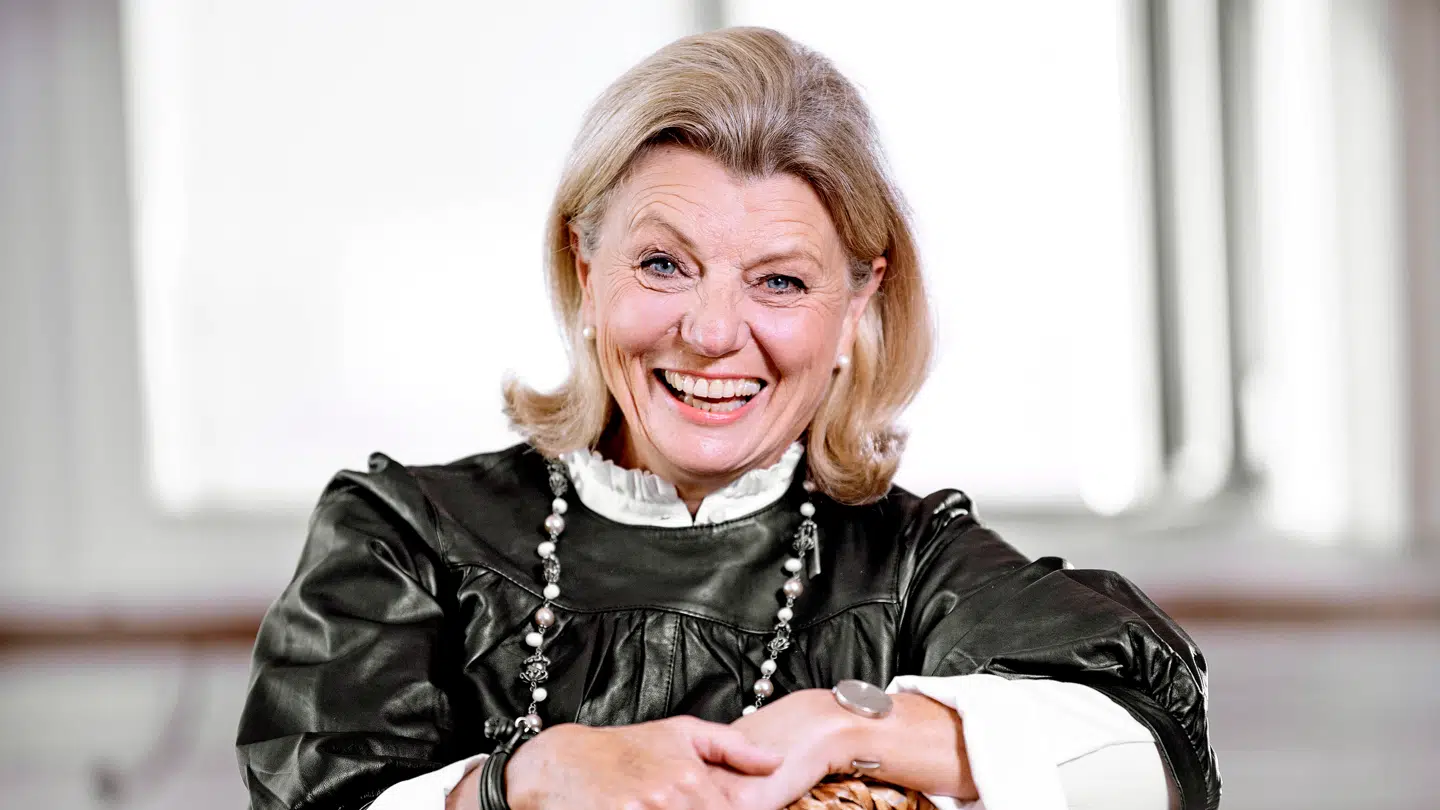 Den tidligere 'Vild med dans'-dommer Anne Laxholm har solgt sin danseskole efter 21 år.