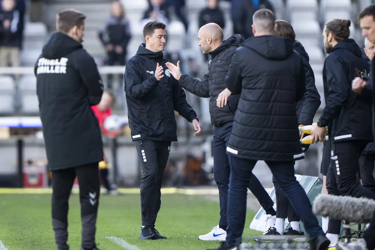 Nickolai Lund (nummer to fra venstre) står i spidsen for Viborg FF mod FCK fredag. (Arkivfoto)