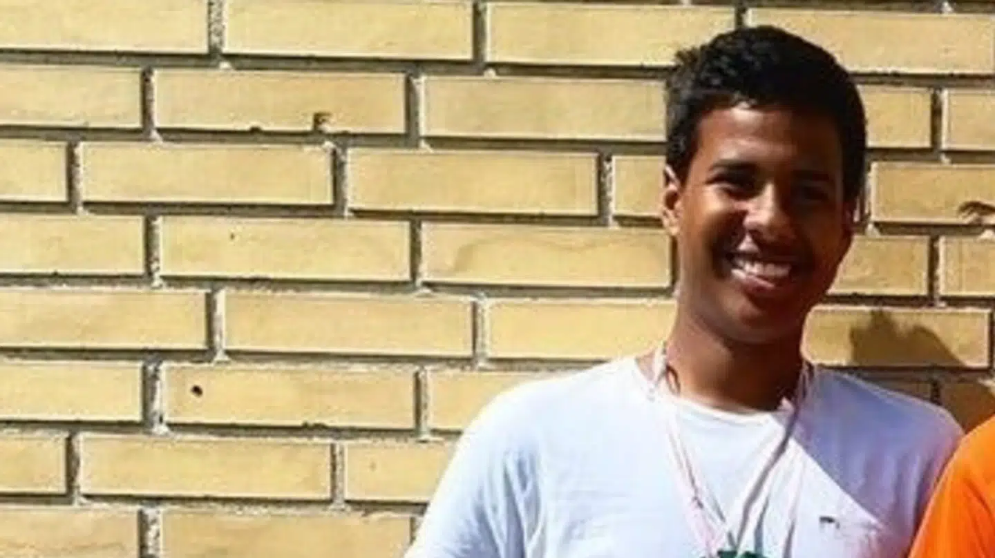 Elias Mahamed Isaaq Shegow var 17 år, da han ifølge retten dræbte sin 13-årige ekskæreste. Ifølge ofrets mor og bonusfar udviste han en kølig adfærd kort efter drabet, mens han lod, som om han ikke vidste hvor pigen var, og foregav at hjælpe med at lede efter hende. Familien mener, at han er farlig, og skal idømmes forvaring. Her ses han på et flere år gammelt billede.