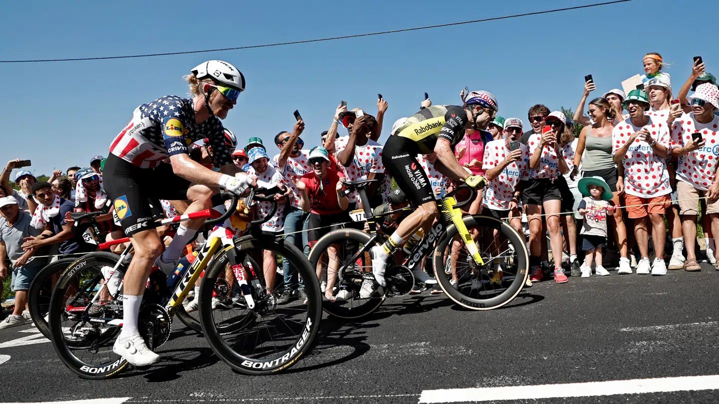 Wout van Aert (forrest i gult) lå i udbrud på meget af dagens etape og endte på femtepladsen.