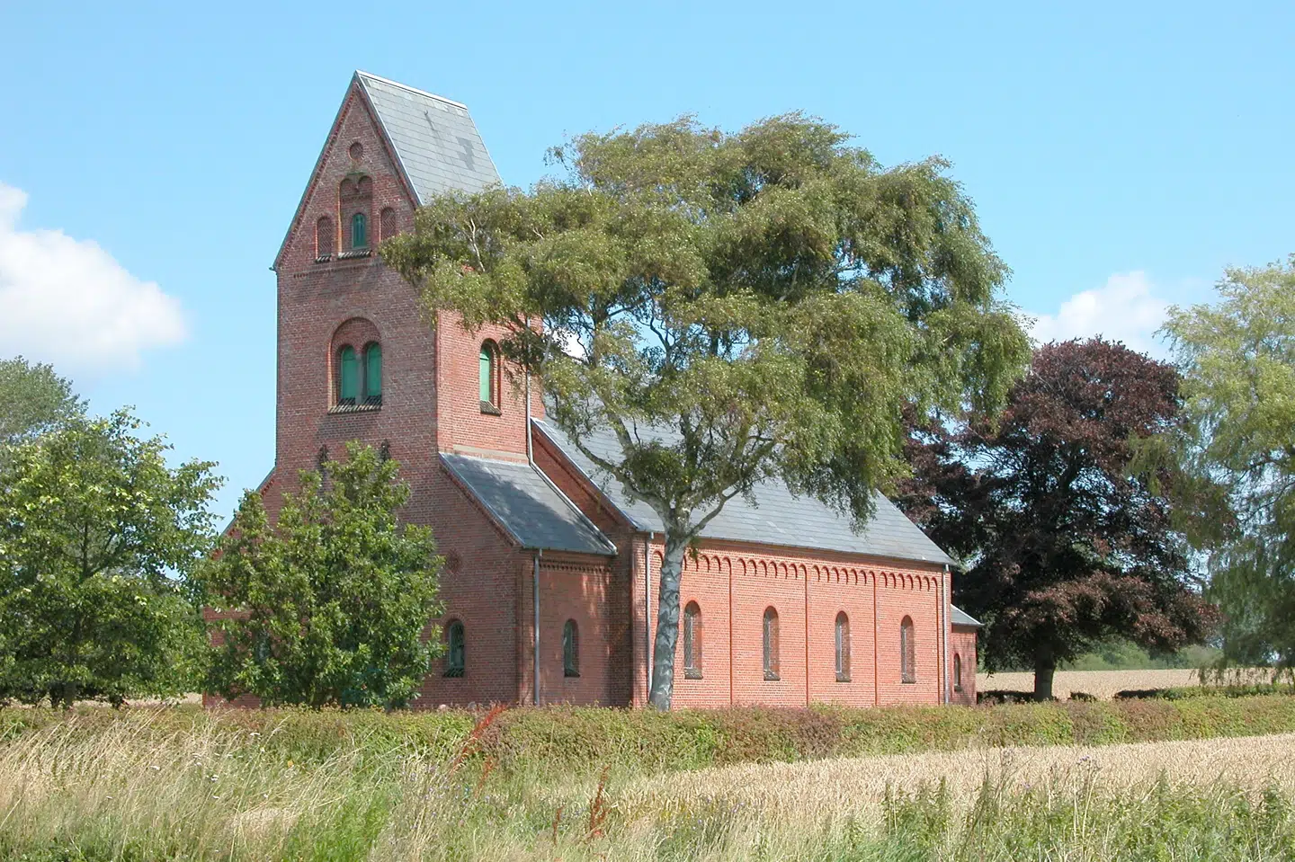 Der er syv kirker på Ærø, som her den lille Ommel Kirke, og de er bestemt et besøg værd, mener rejseekspert Cameron Hewitt. Foto: Erik Christensen / Wikimedia Commons