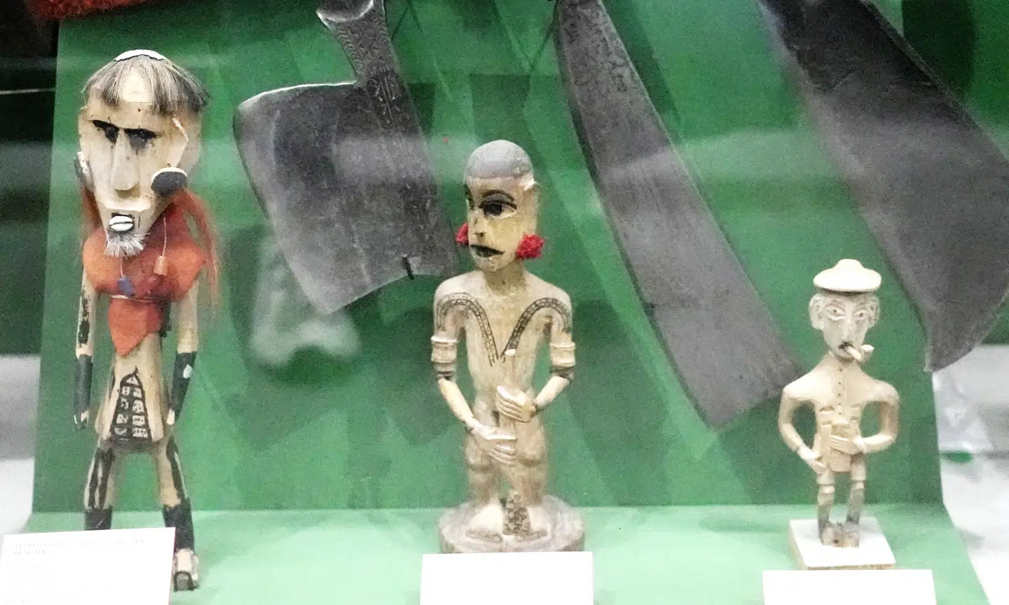 Træfigurer lavet af Nagafolket fremvist på Pitt Rivers-museet i Oxford. Foto: Marissa Davison, Scanpix