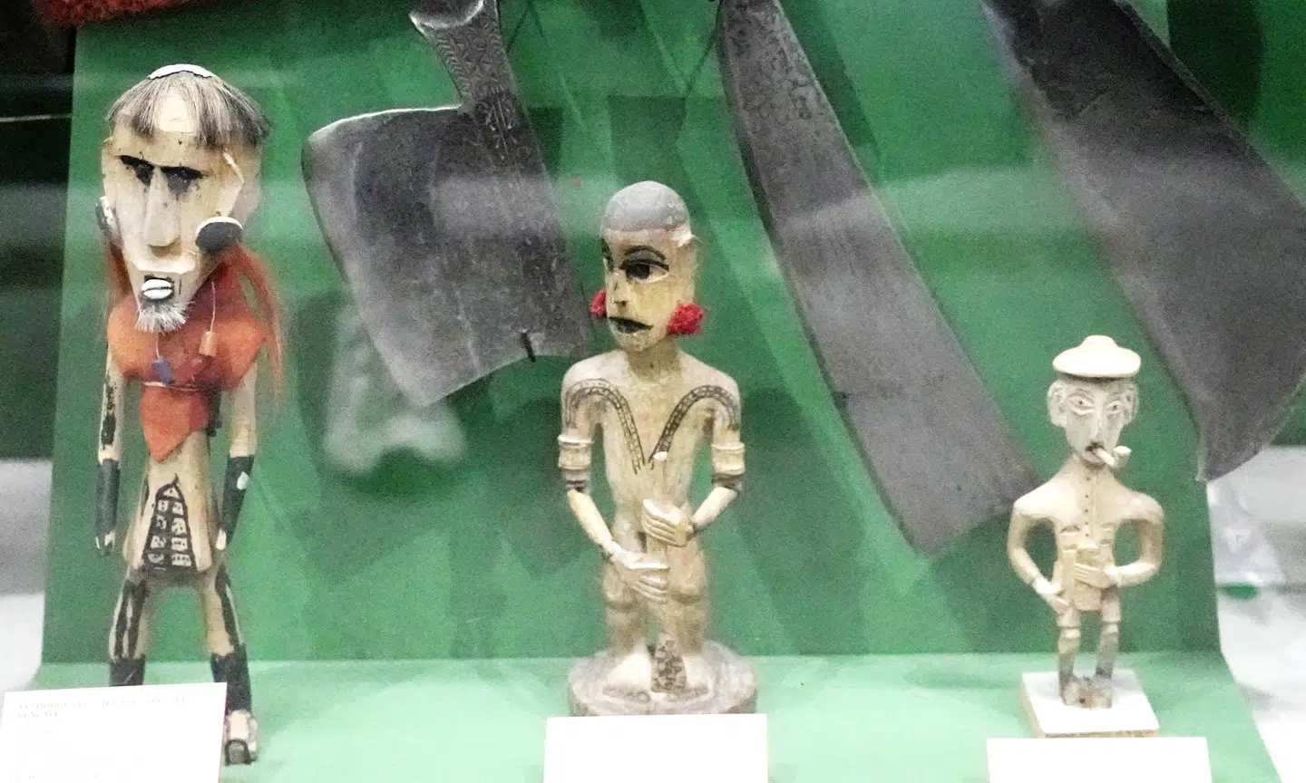 Træfigurer lavet af Nagafolket fremvist på Pitt Rivers-museet i Oxford. Foto: Marissa Davison, Scanpix