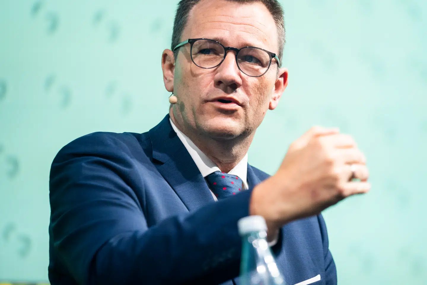 »Vi kan ikke overføre den danske debat direkte til europæisk politik. Og det tror jeg faktisk, at mine kolleger godt ved, selvom det nogle gange frister at kunne score lidt lette point,« skriver Niels Flemming Hansen.