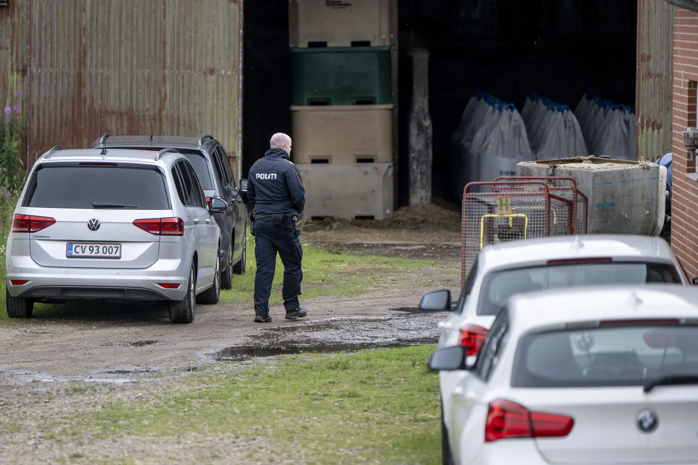 Politi og fødevaremyndigheder var onsdag på tilsyn på en minkfarm i Vinderup-området i Jylland. (Arkivfoto).