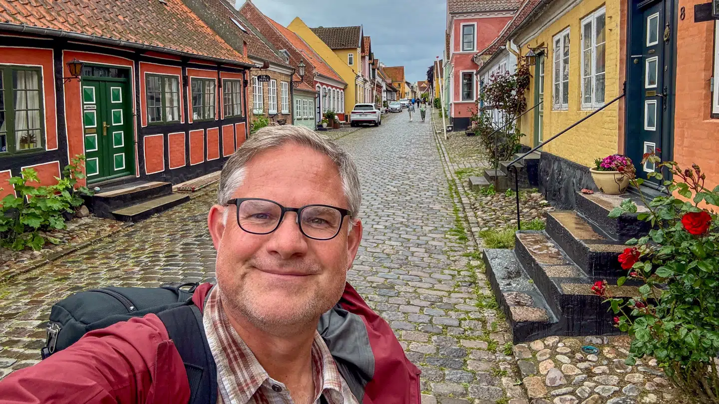 Cameron Hewitt har rejst i Danmark i over 20 år. Her er han på besøg på den sydfynske ø Ærø. Foto: Cameron Hewitt