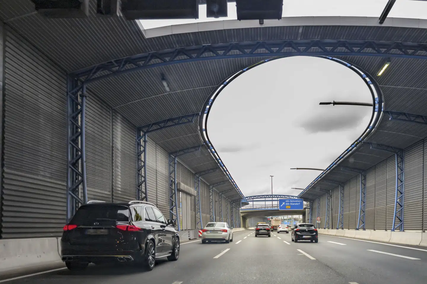 Schnelsen-tunnelen ved Hamburg skal have nye it-komponenter. Derfor lukkes der for trafik over weekenden. (Arkivfoto).