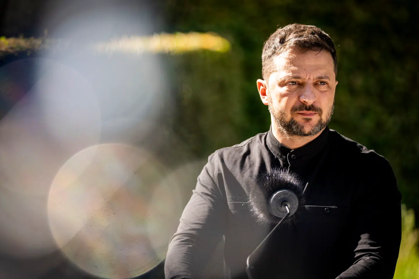 Kritikere i Ukraine mener, at Ukraines præsident, Volodymyr Zelenskyj, er blevet tiltagende autoritær.