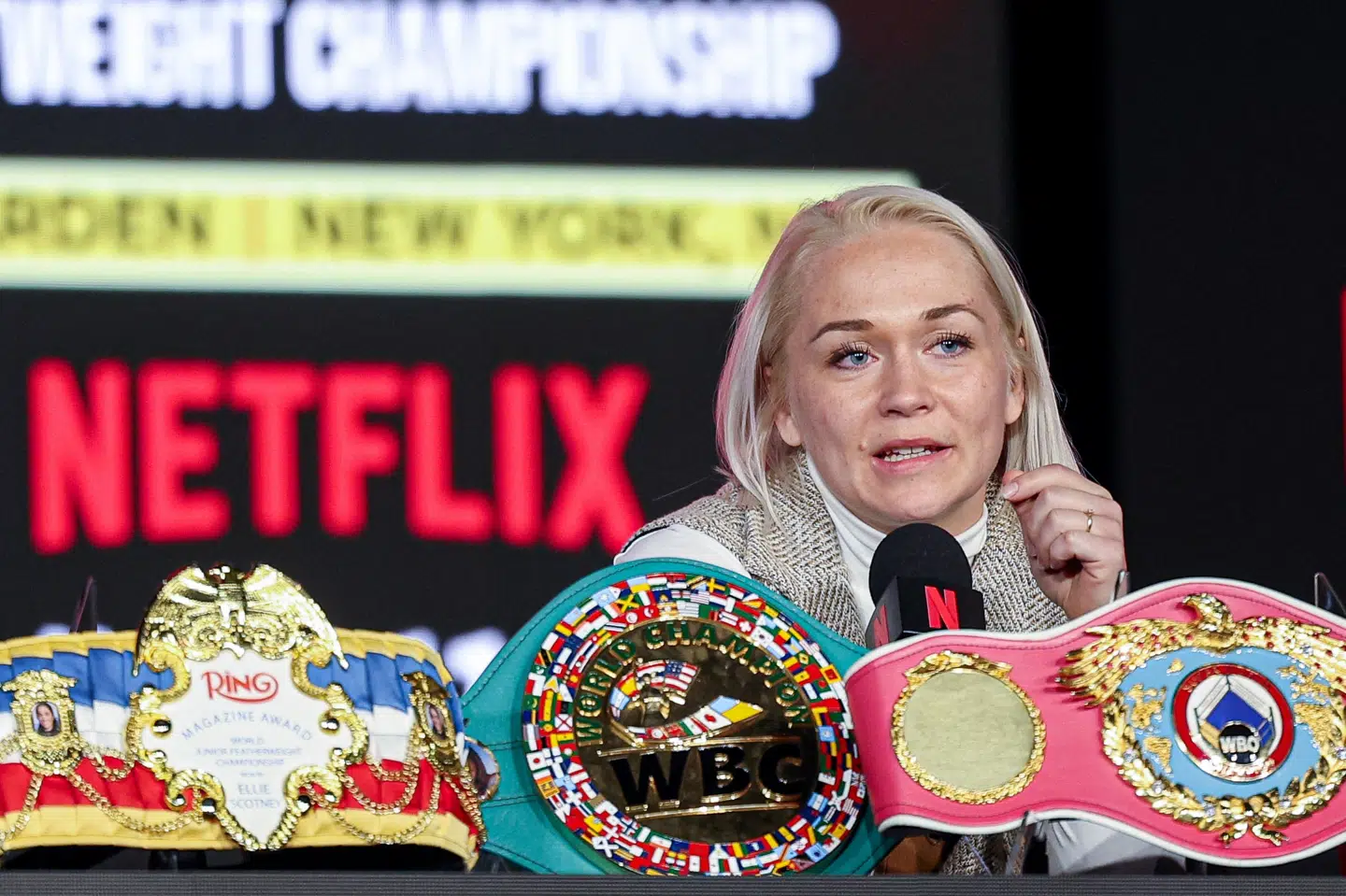 Dina Thorslund nåede i april at deltage i pressearrangementer forud for sin kamp i Madison Square Garden i juli, men kampen blev aflyst på grund af graviditeten. (Arkivfoto).