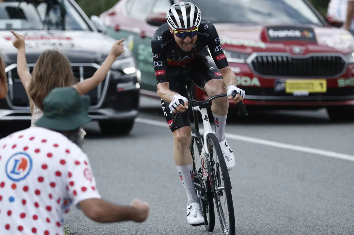 Tim Wellens (UAE Emirates) leverede et imponerende soloridt, da han vandt 15. etape af Tour de France.