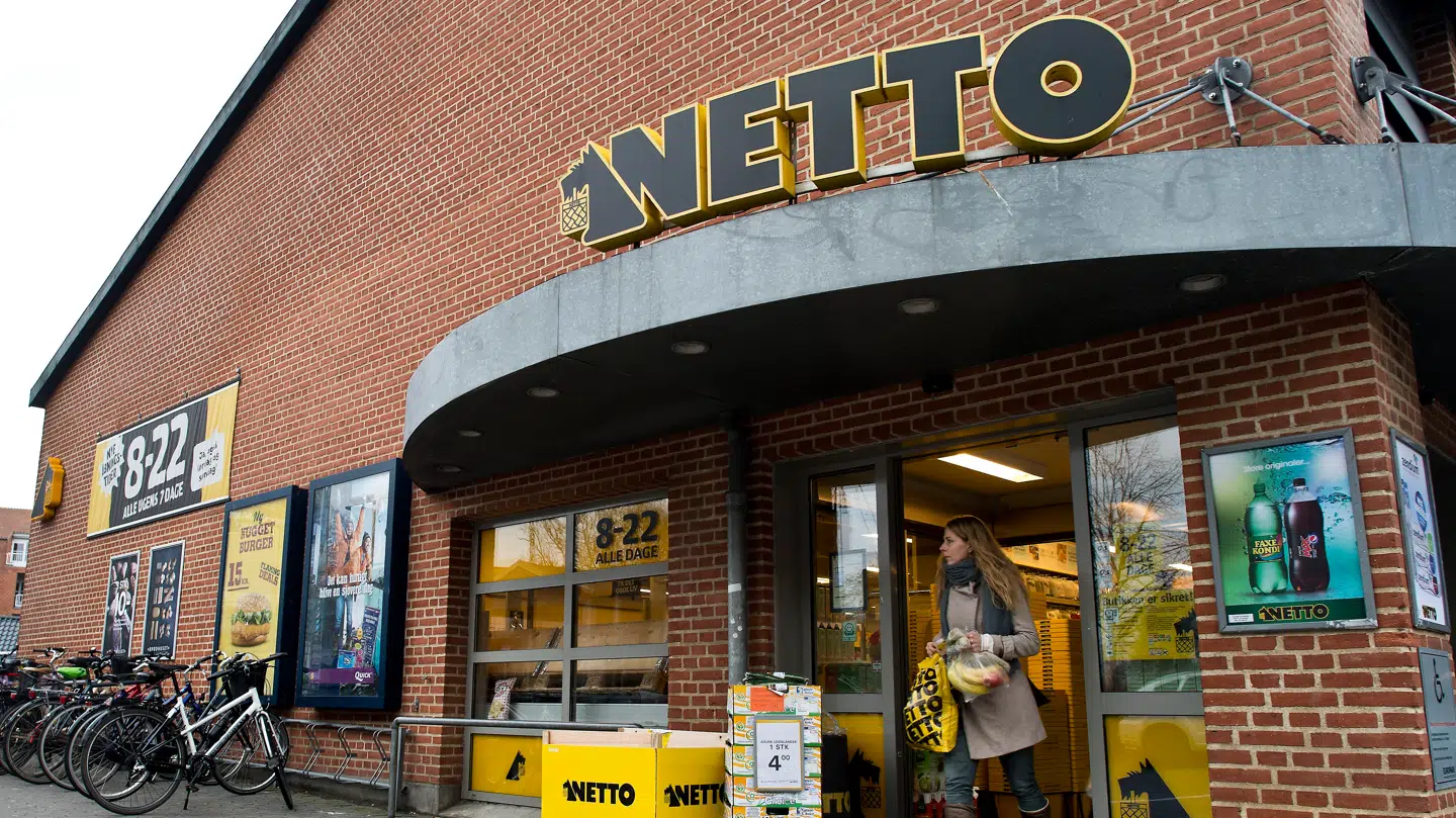 I Netto, føtex og Bilka skal toppen fra uge 30 skæres af ananasen.