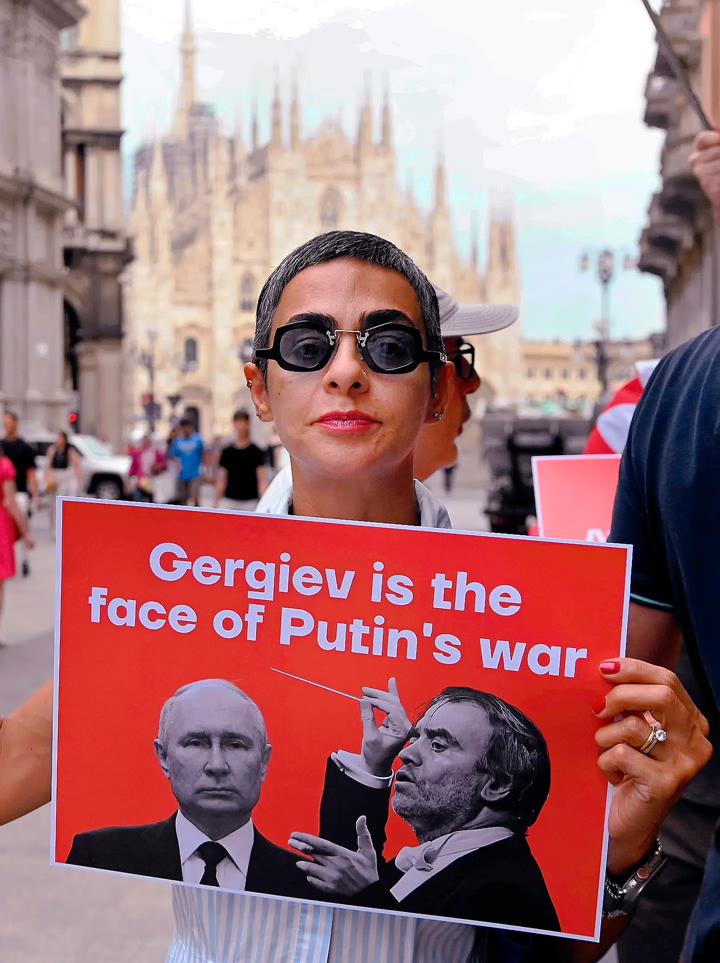 Der var mindre demonstrationer mod koncerten i tre italienske byer i weekenden.