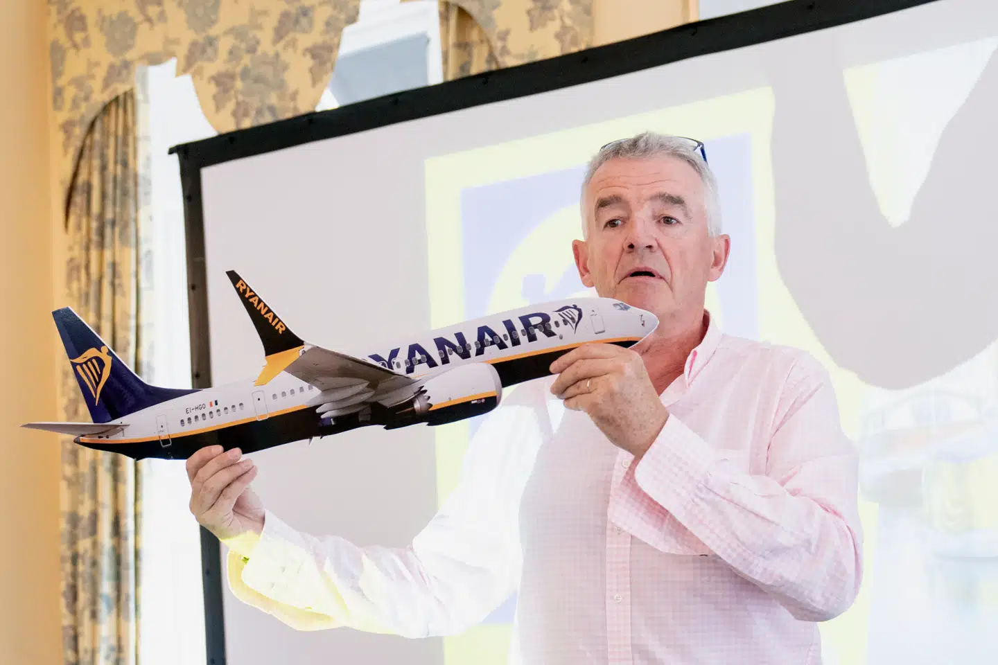 Ryanairs administrerende direktør, Michael O'Leary, er træt af passagerer, der pakker for tungt.
