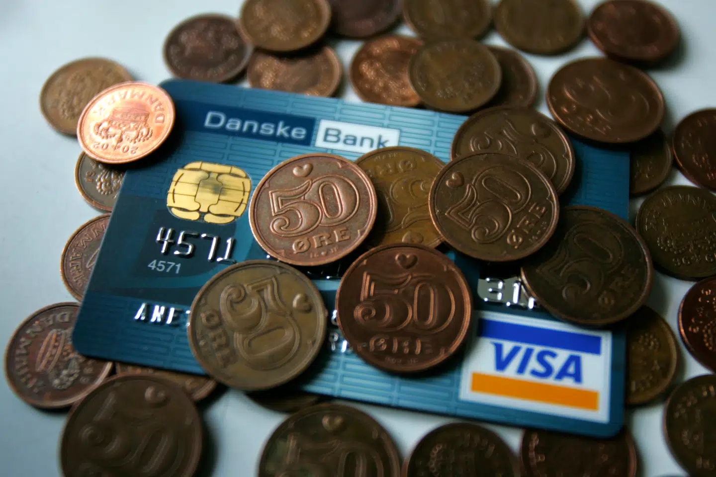 Der var lørdag aften store problemer med at gennemføre kortbetalinger. Storebæltsbroen blev lukket, og festivalgæster fortvivlede. Nu hagler kritikken ned over betalingsserviceudbyder.