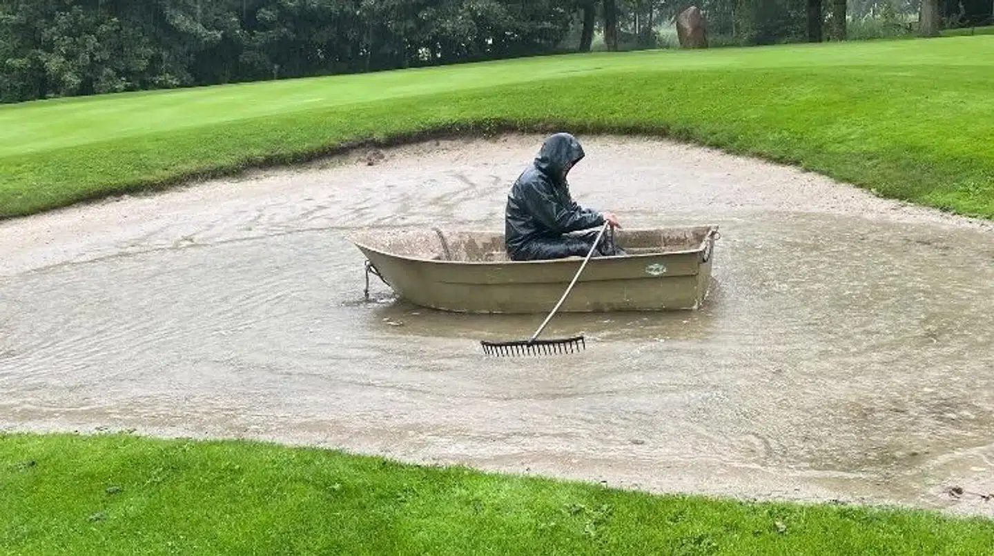Golfklubben har delt et billede for at vise, hvorfor de er nødt til at aflyse tirsdag.