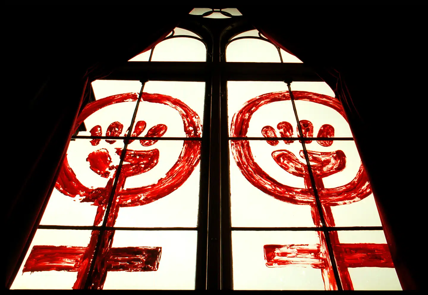 Arkivbillede af Dannerhusets vinduer, der peger ud mod Gyldenløvesgade og Nansensgade. Siden 1980 har Danner drevet et krisecenter i København.