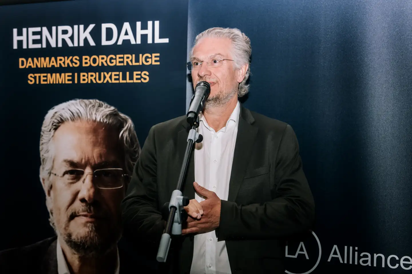 »Hvis vi for alvor skal have EU til at gennemføre en gennemtænkt klimapolitik, må vi føre velovervejet, klog politik. Politik, hvor vi også tænker virksomheder og arbejdspladser ind,« skriver Henrik Dahl.