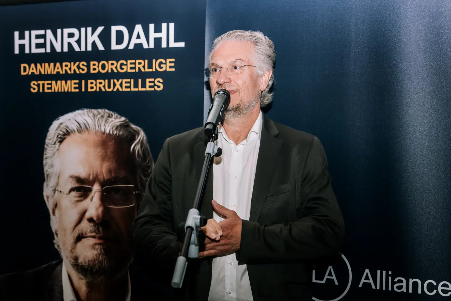 »Hvis vi for alvor skal have EU til at gennemføre en gennemtænkt klimapolitik, må vi føre velovervejet, klog politik. Politik, hvor vi også tænker virksomheder og arbejdspladser ind,« skriver Henrik Dahl.