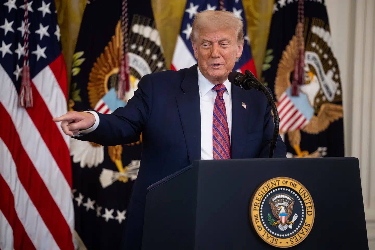 Donald Trump er en mester i at dreje den offentlige samtale væk fra de ting, han ikke ønsker at snakke om – men Epstein-sagen lader til at være anderledes.