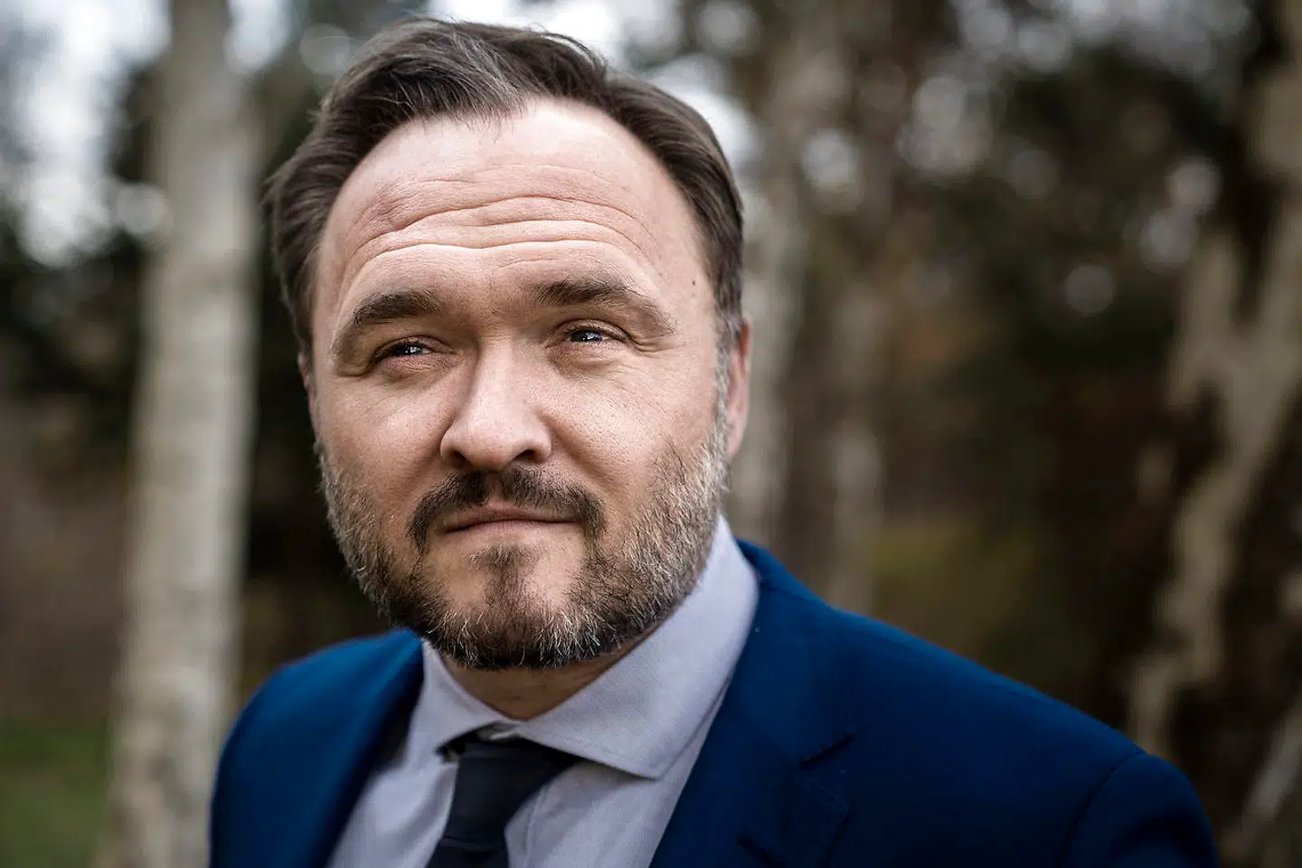 »Den her beslutning er så stor – både på klimafronten, men i særdeleshed også på den økonomiske side af sagen – at det vil være uansvarligt for både samfundsøkonomien og klimaet, hvis ikke vi belyser det her grundigt,« siger klima- og energiminister Dan Jørgensen (S) om baggrunden for at udsætte beslutningen om en ny oliejagt i Nordsøen.